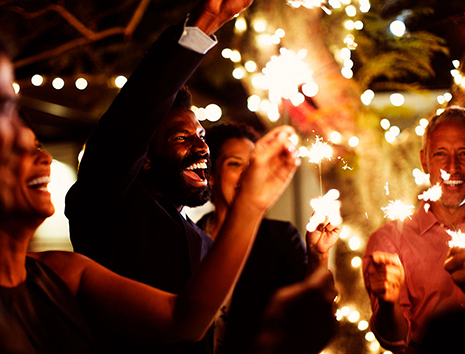 Friends_with_sparklers_RS6159_465x354